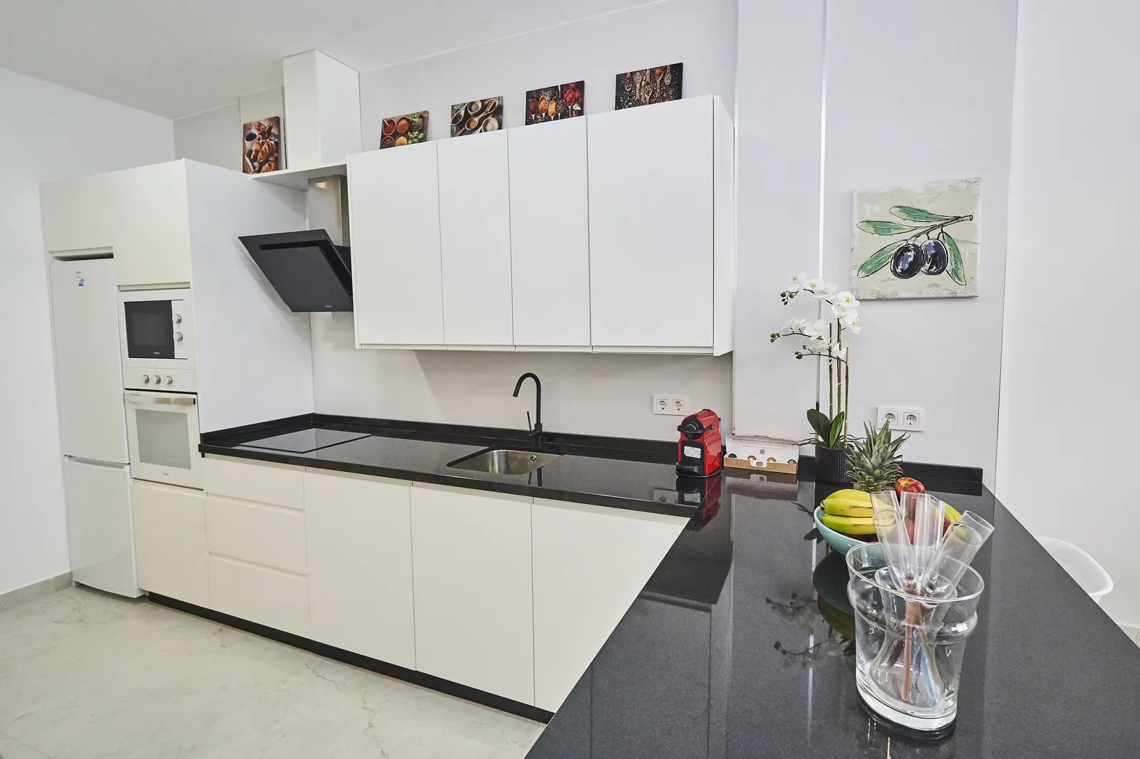 Cocina totalmente equipada con encimera de granito en Casa Florence